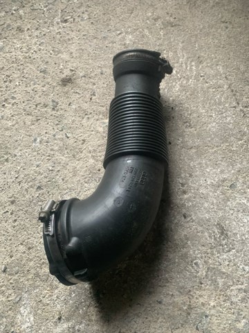 Повітряний патрубок витратоміра 06H129629L VAG