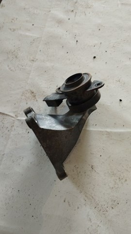 Кронштейн подушки (опори) двигуна, лівої 112533NF0A NISSAN