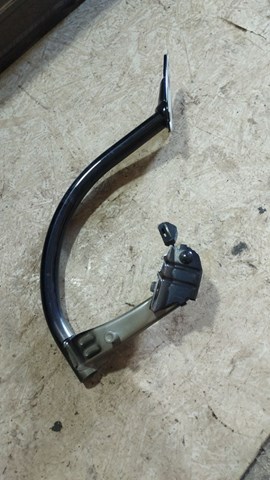 Деталі багажника (петлі і упор кришки) 3C8827302A VAG