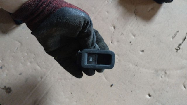Кнопка підйомника переднього правого скла 5G0959855M VAG