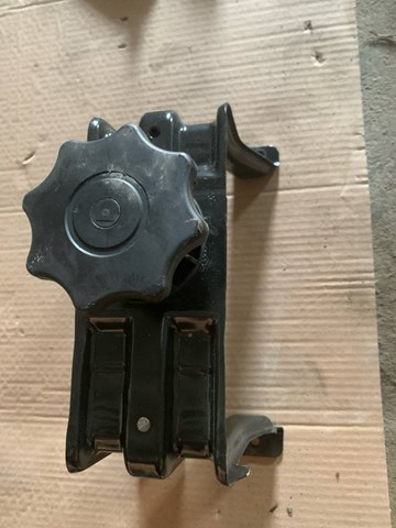 Болт 8K0803899 VAG