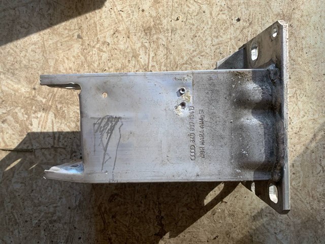 Кронштейн підсилювача переднього бампера 8K0807134D VAG