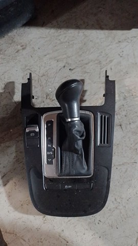Декоративна накладка центральної консолі 8K0864261 VAG