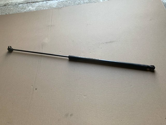 Стійка капота 8T0823359 VAG