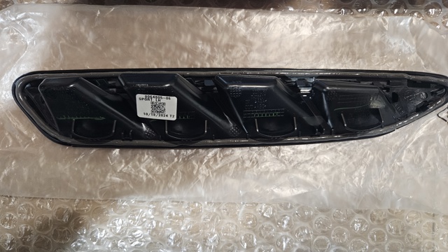Накладка переднього лівого крила 51138064805 BMW