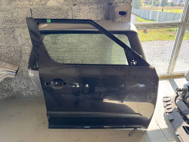 Дверка передня права 5L0831056 VAG