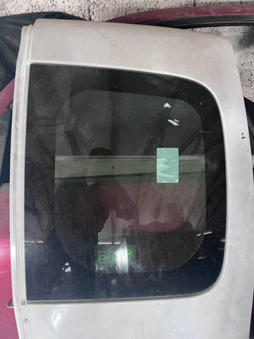 Скло багажних дверей розпашних, правих 8200439482 RENAULT