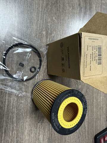 Масляний фільтр двигуна 03N115562 VAG
