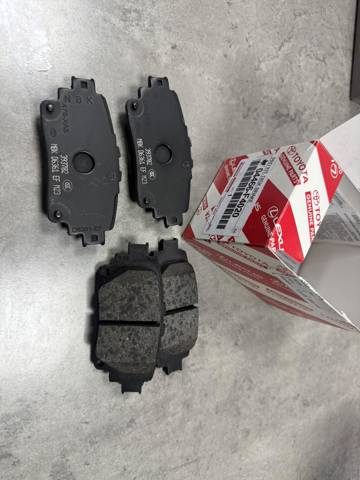 Комплект задніх колодок 0446642090 TOYOTA