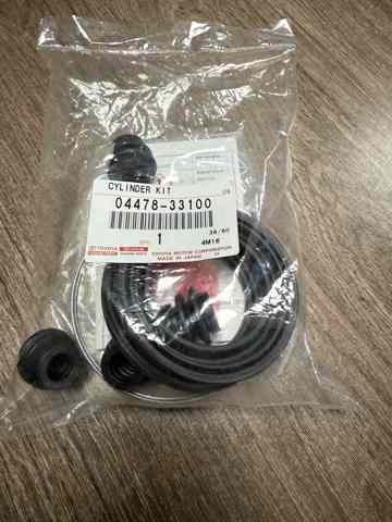 Ремкомплект супорту гальмівного переднього Toyota RAV4 III