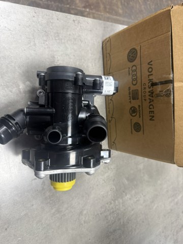 Водяний насос охолодження, з корпусом 06L121111H VAG