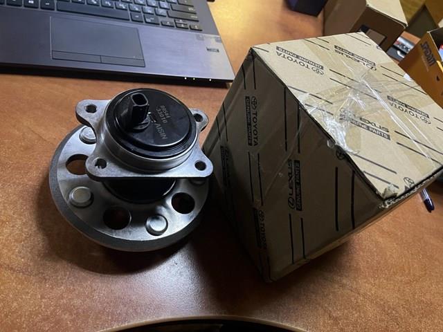 Маточина задня права 4245006110 TOYOTA