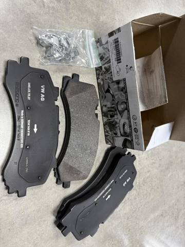 Колодки гальмівні дискові комплект 4M0698151BB VAG