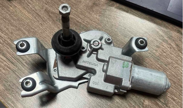 Двигун склоочисника заднього скла 67637453144 BMW