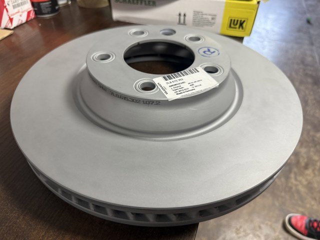 Гальмо дискове переднє 7L8615302 VAG