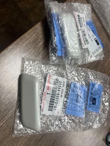 Накладка форсунки омивача фари передньої 8535460070A1 TOYOTA