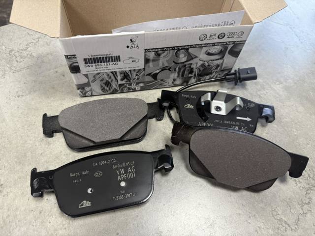 Колодки гальмівні дискові комплект 8W0698151AG VAG