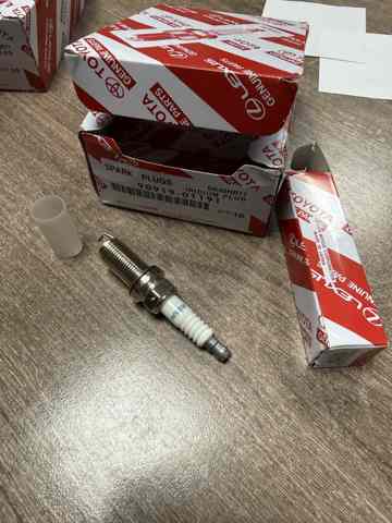 Свічки автомобільні Toyota RAV4 3