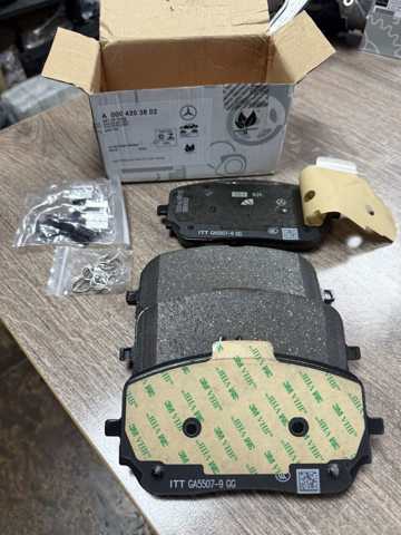 Колодки гальмівні дискові комплект A0004203802 MERCEDES