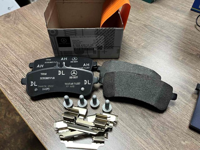 Комплект задніх колодок A0084201120 MERCEDES