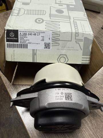Ліва подушка двигуна A1662404817 MERCEDES