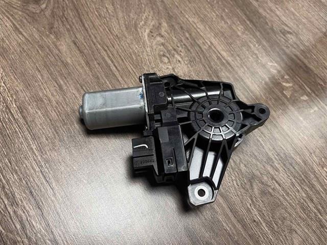 Мотор склопідйомника дверей задніх, правих A2469063200 MERCEDES