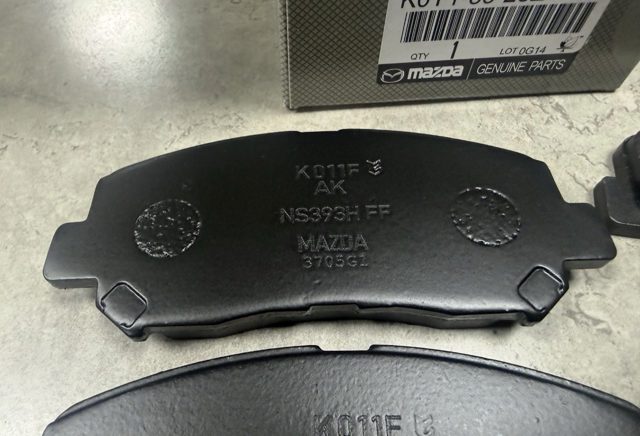 Тормозні колодки K0Y13328ZA MAZDA