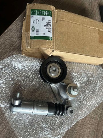 Натяжна планка поліклинового ременя LR028880 LAND ROVER