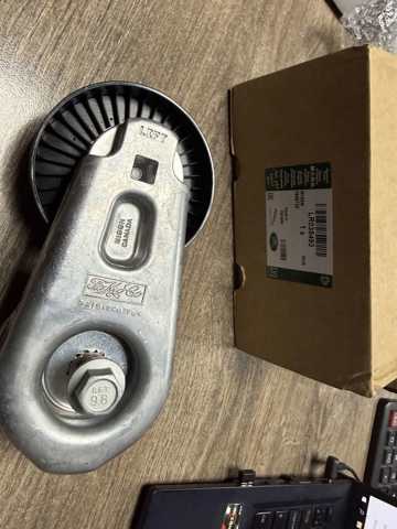 Натяжна планка поліклинового ременя LR035493 LAND ROVER