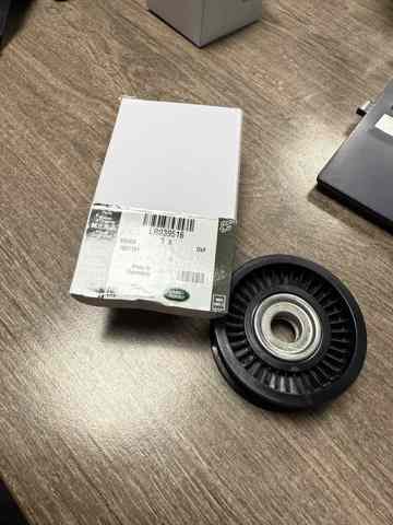 Ролик приводного ременя, паразитний LR039516 LAND ROVER