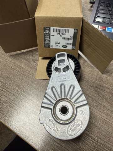 Натяжна планка поліклинового ременя LR071035 LAND ROVER