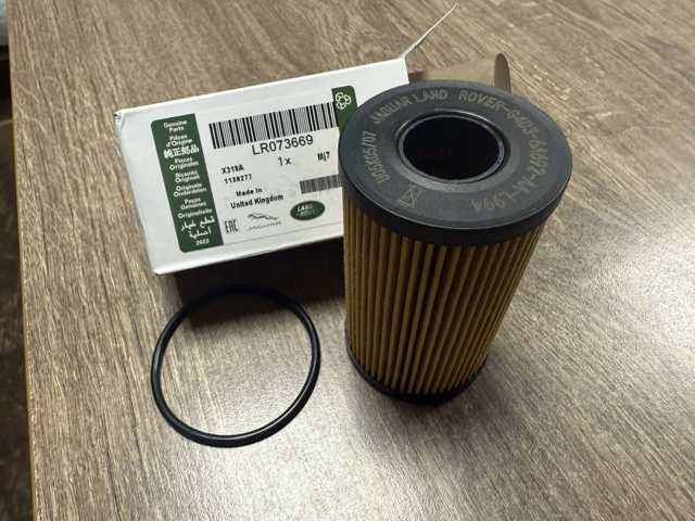 Масляний фільтр двигуна LR073669 LAND ROVER