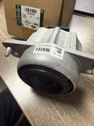 Ліва подушка двигуна LR094226 LAND ROVER