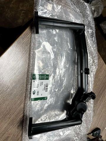 Трубопроводи і шланги системи охолодження LR122710 LAND ROVER