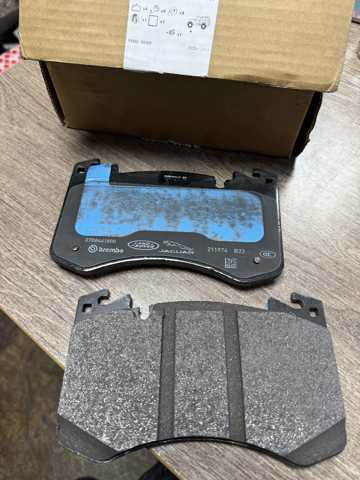 Передні гальмівні колодки LR157389 LAND ROVER