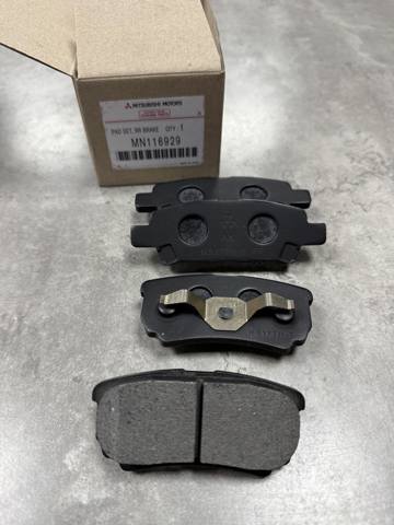 Колодки на гальмо задній дисковий MN116929 MITSUBISHI