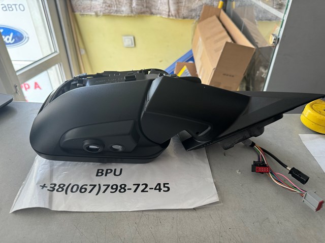 Праве бокове дзеркало LR011120 LAND ROVER