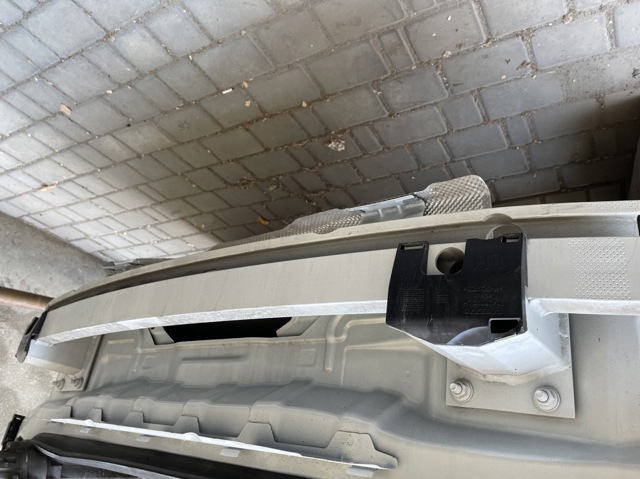 Буфер бампера заднього 31698776 VOLVO