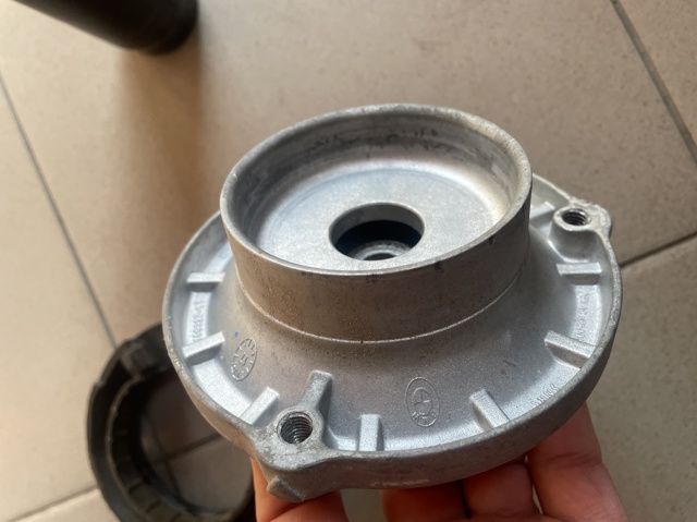Кріплення переднього амортизатора 31306866257 BMW