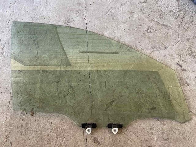 Скло пасажирських дверей 681010R060 TOYOTA
