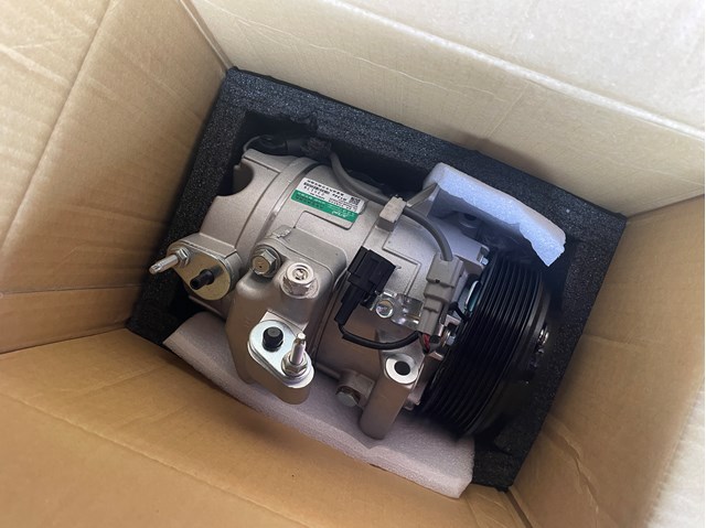 Компресор кондиціонера 926001CB1E NISSAN