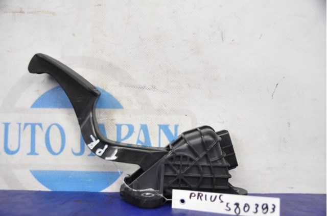 Підаль газу Toyota Prius