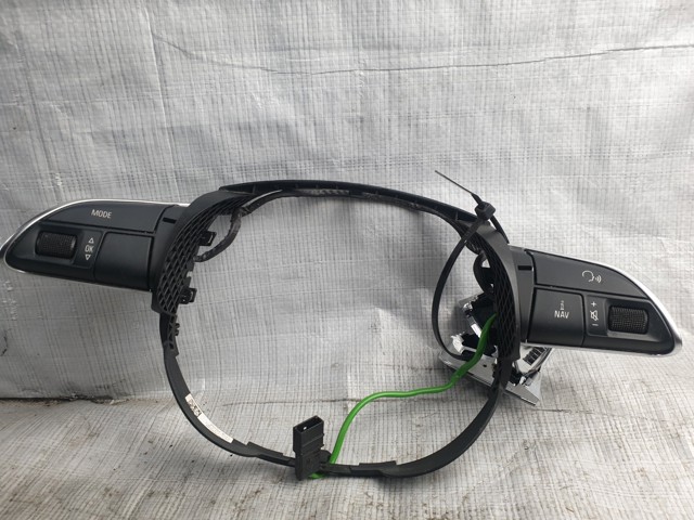 Блок кнопкових перемикачів рульового колеса 4L0951523C VAG
