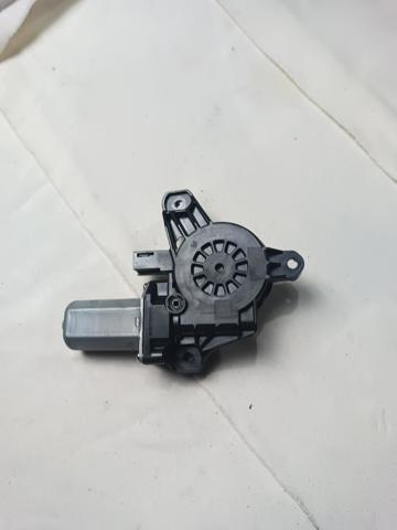 Двигун стеклопод'емника двері задньої, правої A0009060908 MERCEDES