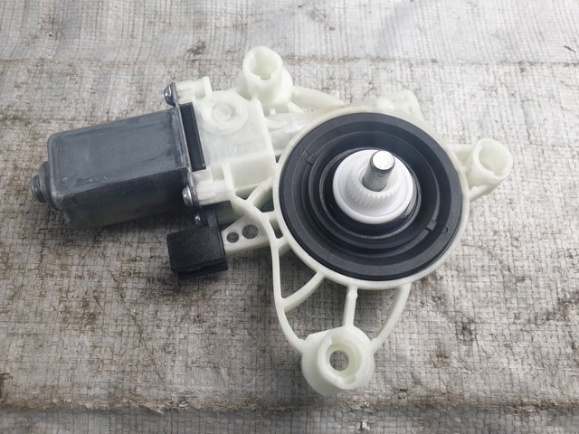 Мотор склопідйомника дверей передніх, лівих A0009065806 MERCEDES