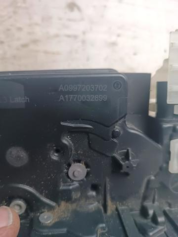 Замок водійських дверей A0997203702 MERCEDES