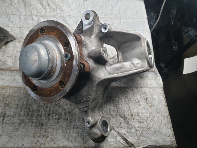 Цапфа поворотного кулака A2473320100 MERCEDES