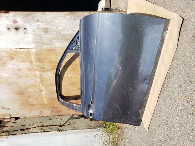 Пасажирські передні двері 41007298566 BMW