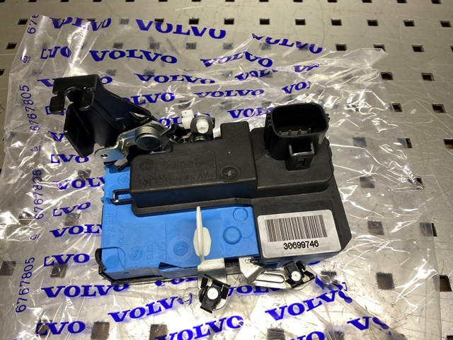 Замок дверей водія 30699746 VOLVO