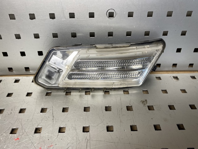 Габарит передній правий 30784165 VOLVO